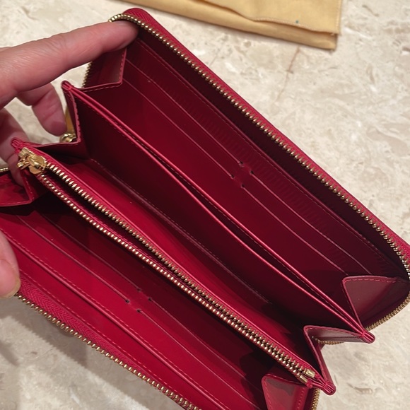 Brand new Louis Vuittons collection wallet - Picture 2 of 5